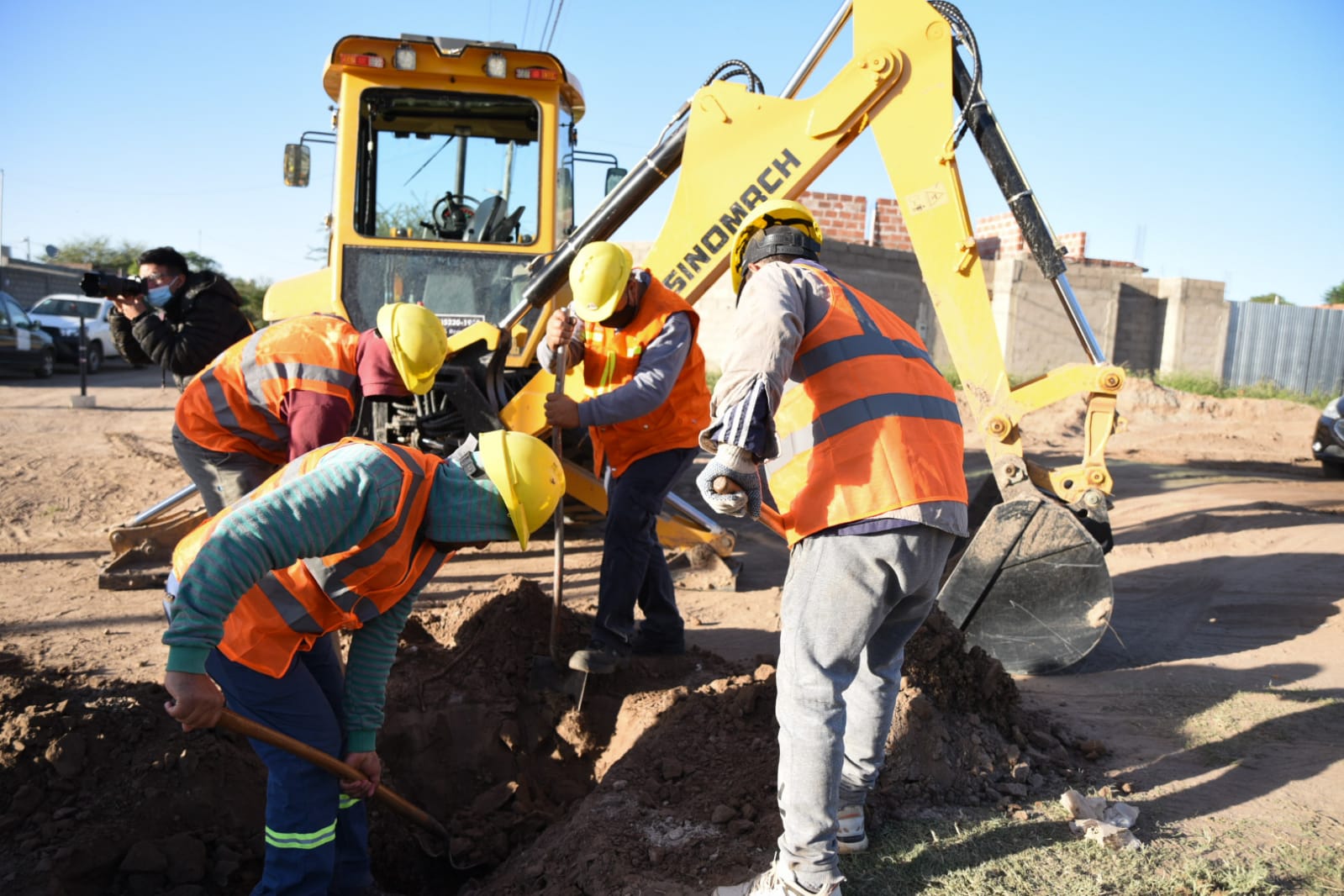 avanzan-las-obras-de-agua-y-cloacas-en-el-barrio-republica-argentina