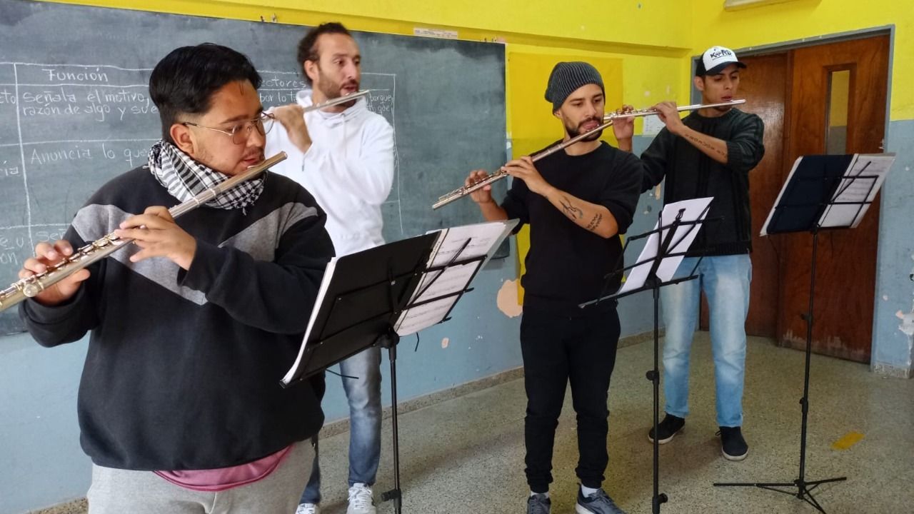 integrantes-de-la-orquesta-infantil-y-juvenil-recibieron-capacitacion-tecnica-instrumental