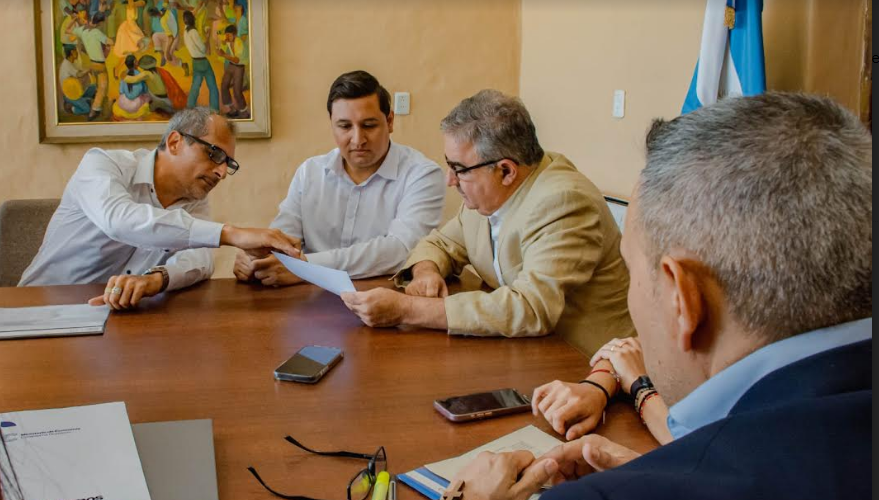 con-fondos-provinciales-se-terminaran-obras-de-cloacas-y-viviendas-en-tinogasta