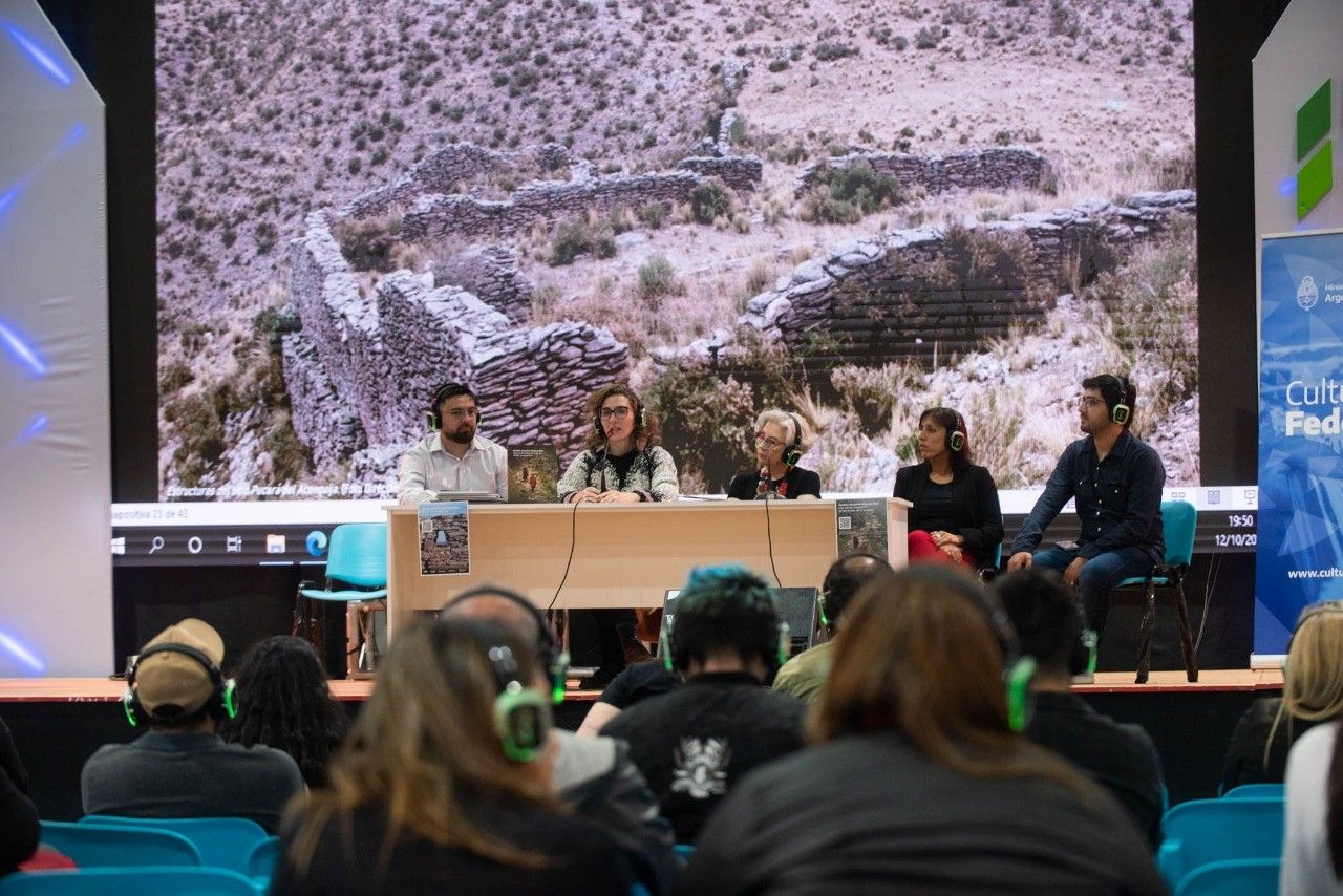 presentaron-el-libro-del-qhapaq-nan-en-la-feria-del-libro