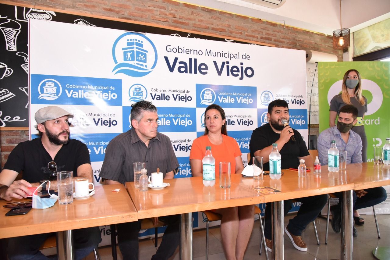 presentaron-el-show-de-los-palmeras-en-valle-viejo