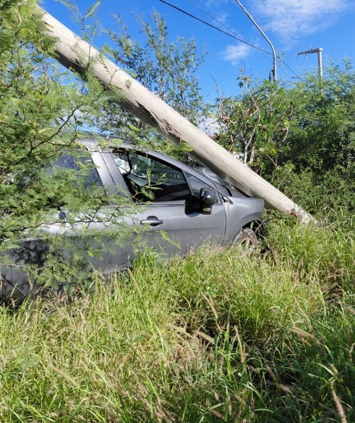 choque-contra-un-poste-dejo-sin-energia-electrica-a-sectores-del-sur-de-la-capital