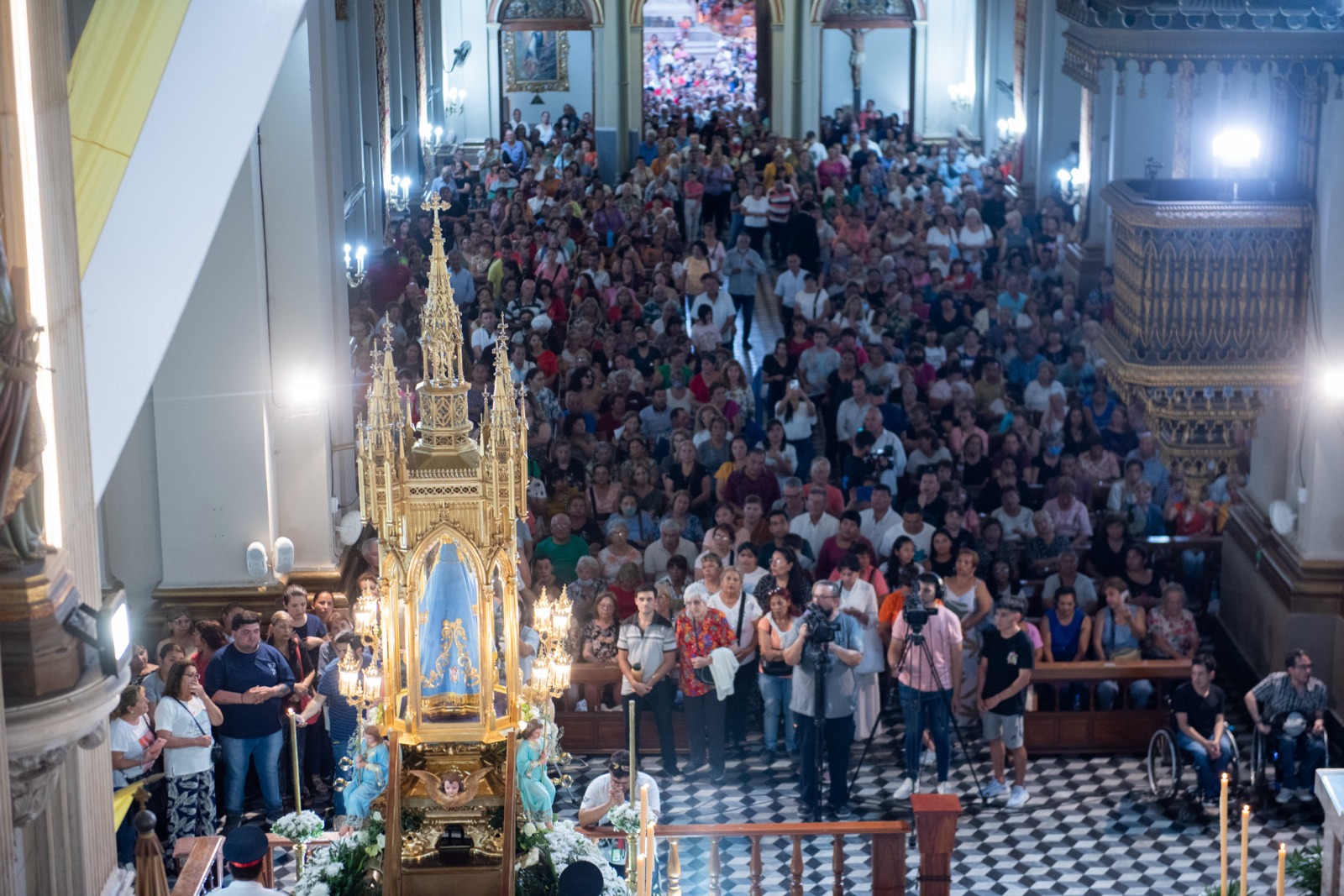 con-la-bajada-de-la-sagrada-imagen-iniciaron-las-fiestas-en-honor-a-la-virgen-del-valle