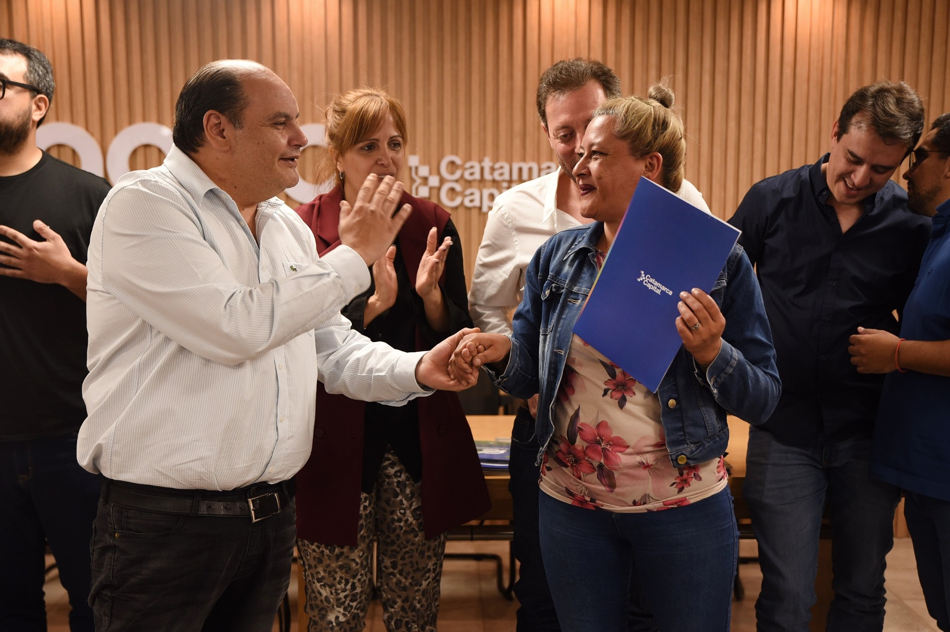 gustavo-saadi-entrego-los-primeros-creditos-del-instituto-municipal-de-emprendedores