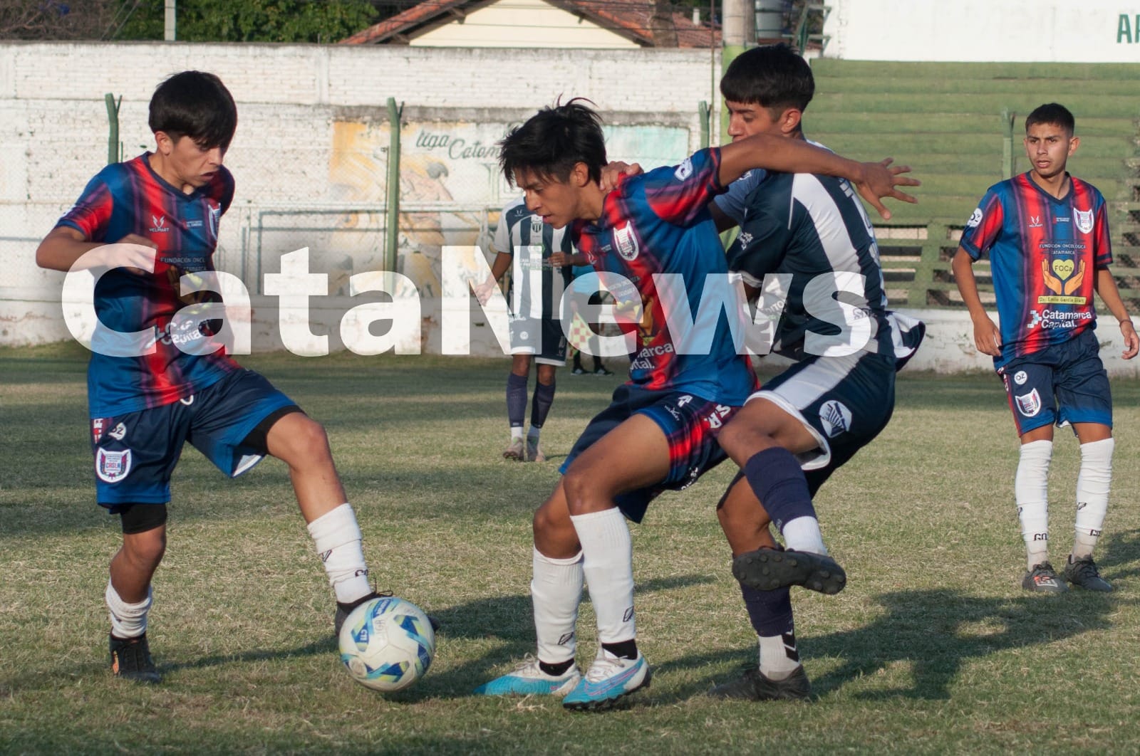 san-lorenzo-bajo-a-sarmiento-y-se-subio-a-la-cima