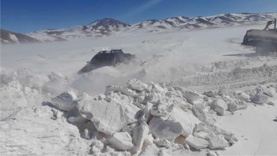 mineros-rescataron-a-una-familia-cordobesa-que-estaba-varada-en-la-cordillera