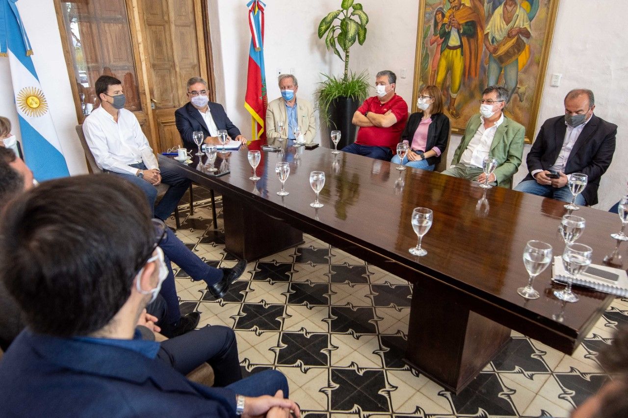 el-gobernador-jalil-reunio-a-su-gabinete