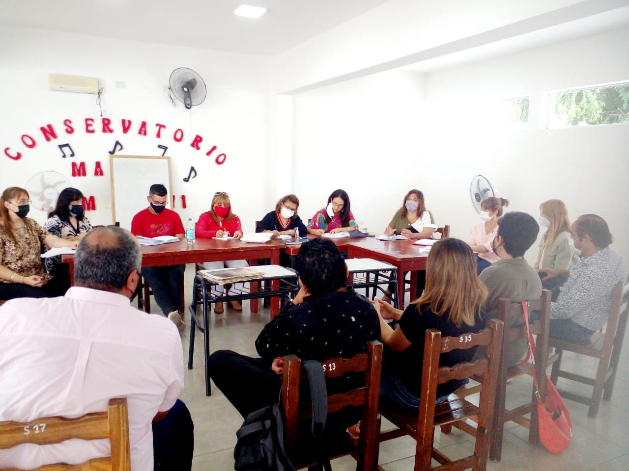 educacion-se-reunio-con-docentes-del-conservatorio-zambonini