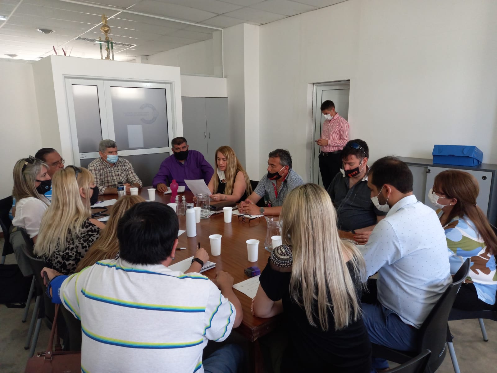 gobierno-y-gremios-docentes-continuan-el-dialogo-paritario