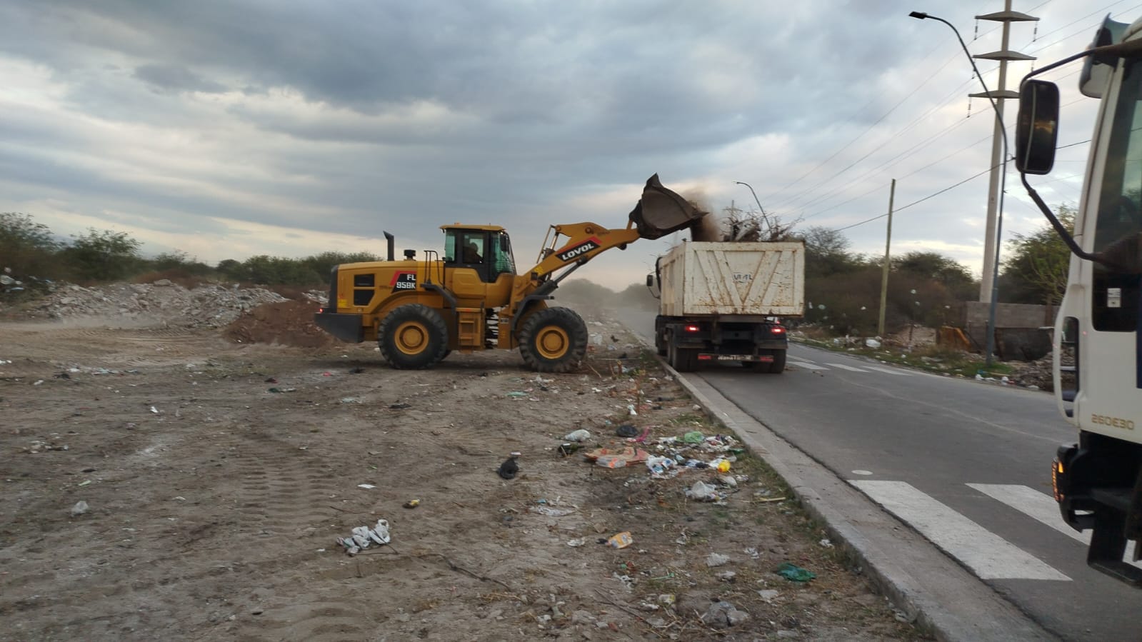 amplio-operativo-de-limpieza-en-la-costanera-este