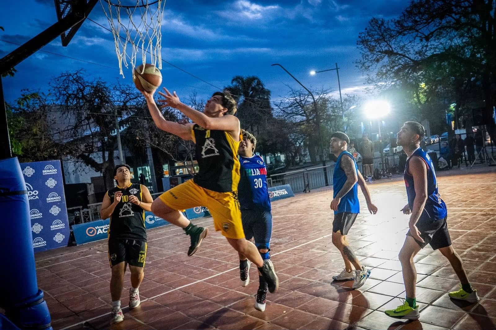 se-viene-una-nueva-fecha-del-torneo-de-basquet-3x3-en-la-plaza-la-alameda