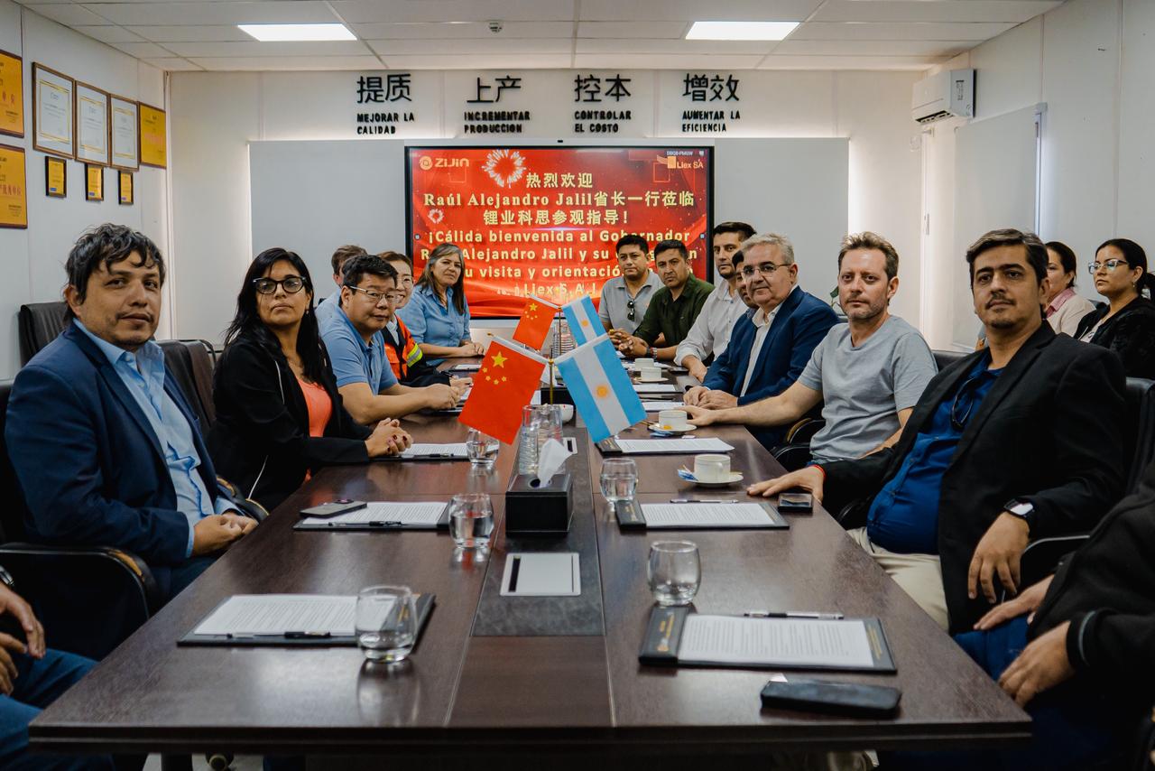 gobierno-y-la-camara-economica-de-fiambala-solicitaron-a-zijin-liex-mas-contratacion-local