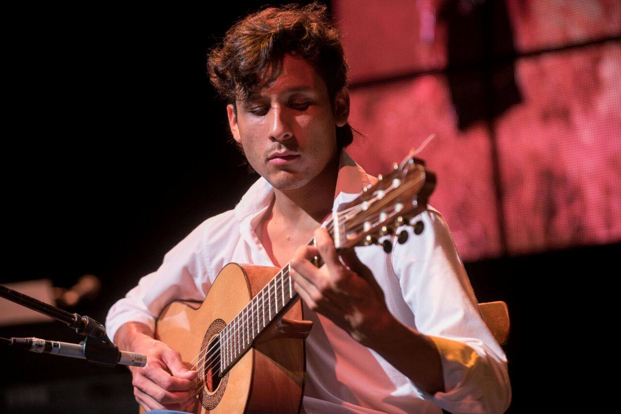 fede-peludero-comparte-zambas-y-landos-en-un-viaje-musical-a-las-raices-de-america-latina