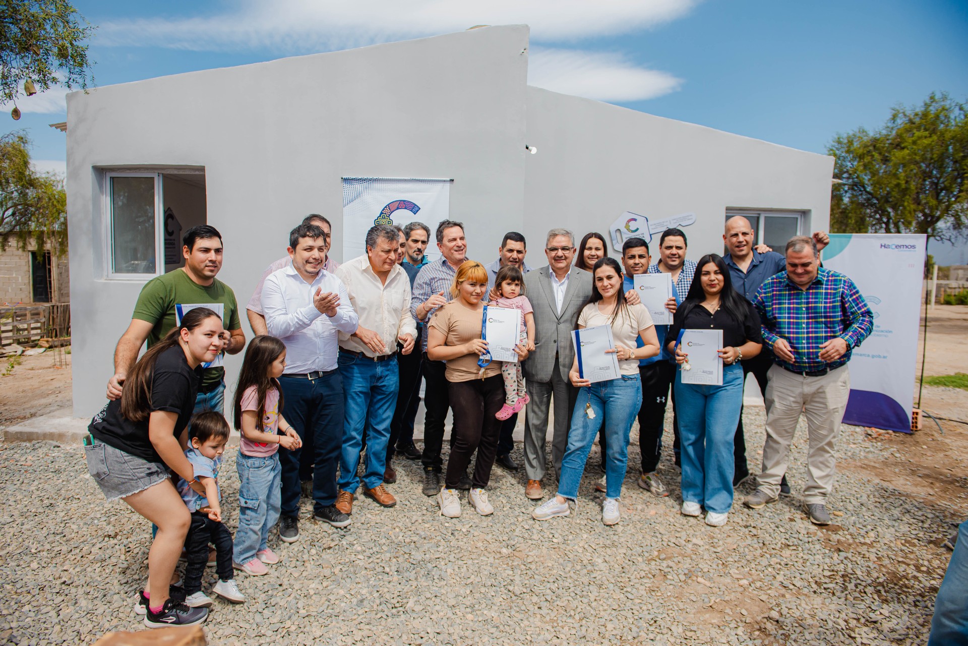 el-gobierno-entrego-viviendas-e-inauguro-un-centro-de-desarrolo-infantil-en-capayan