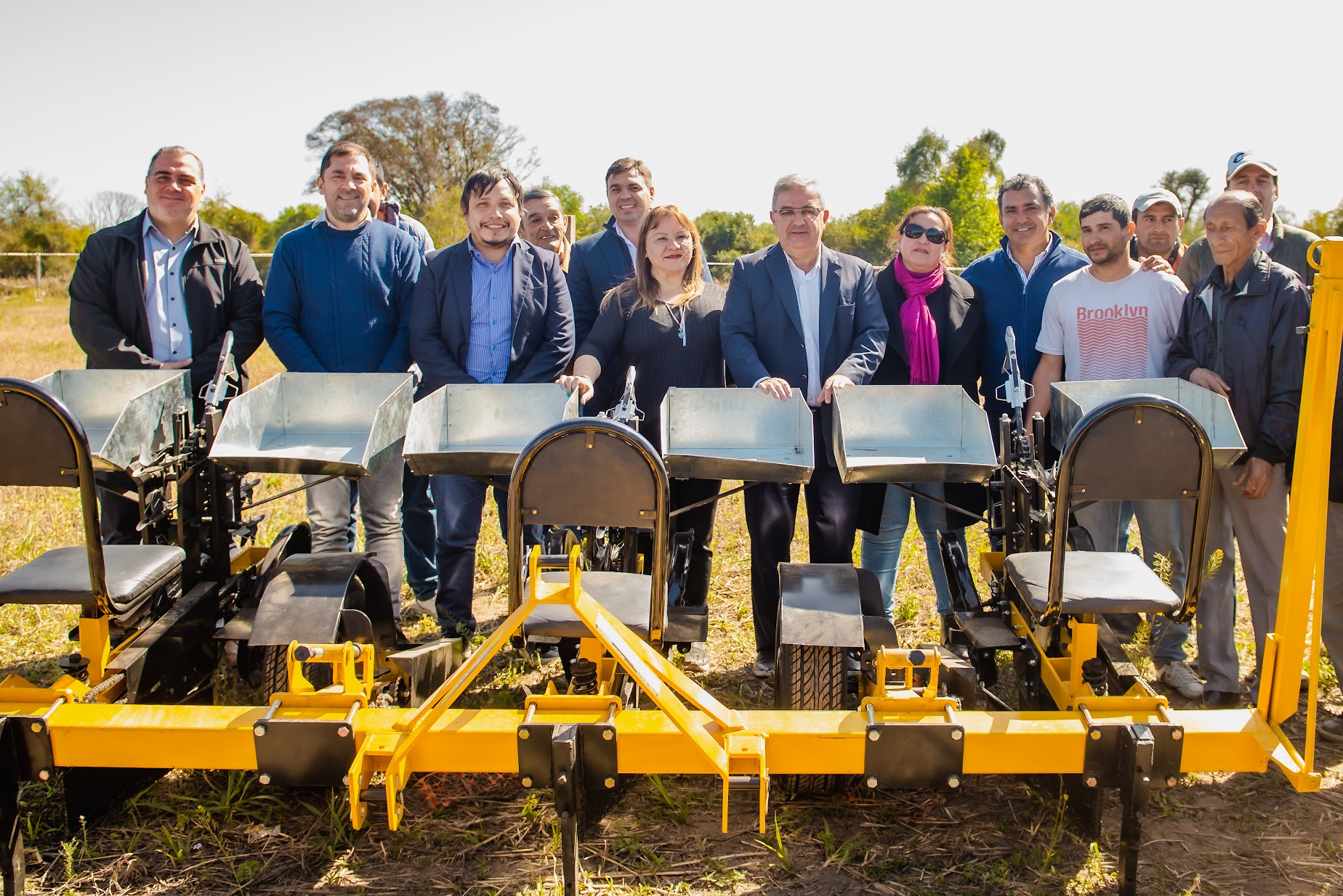 aportes-economicos-y-maquinaria-a-productores-de-santa-rosa-y-la-region