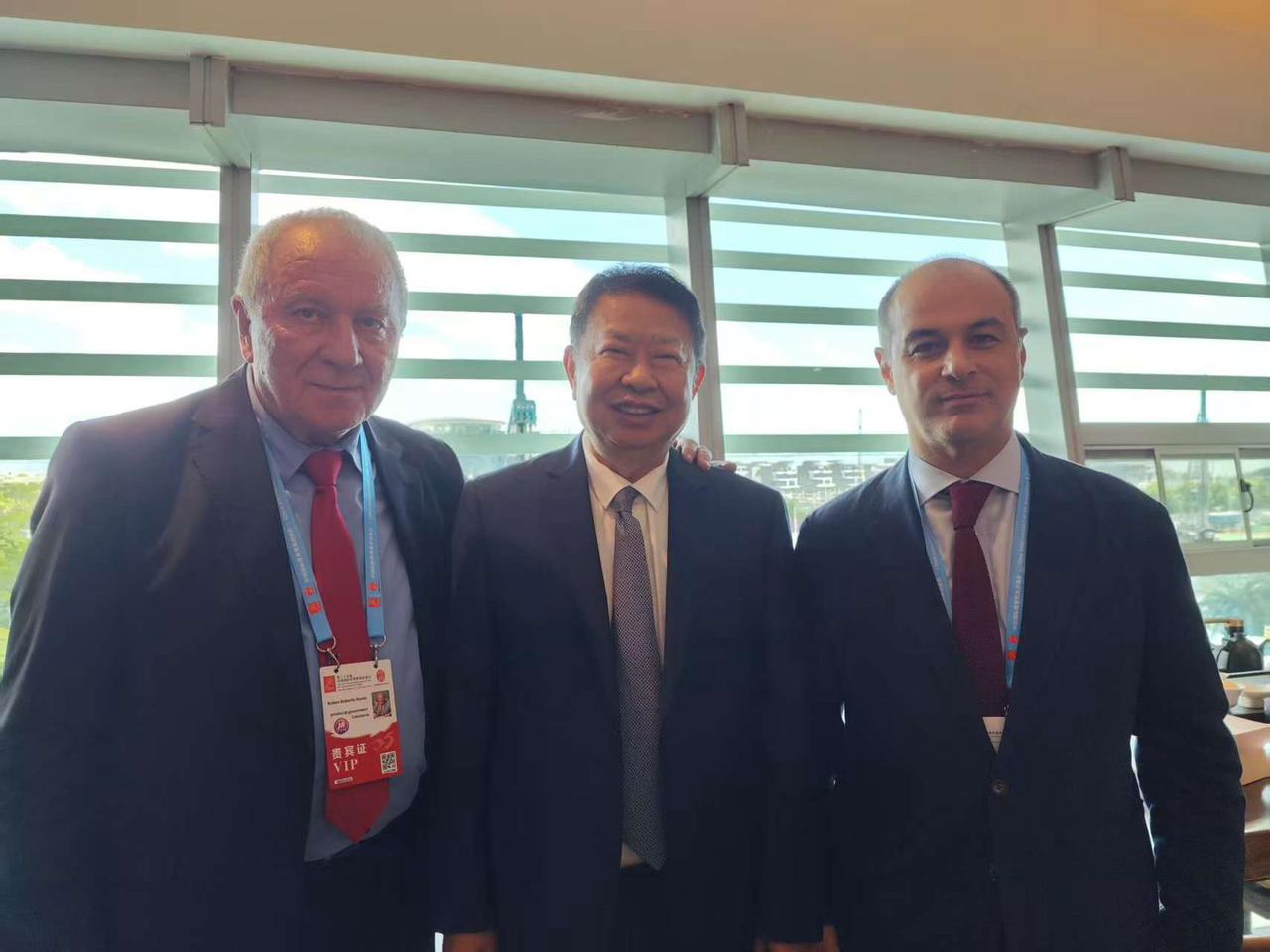 dusso-se-reunio-con-el-embajador-argentino-en-china-y-directivos-de-zijin