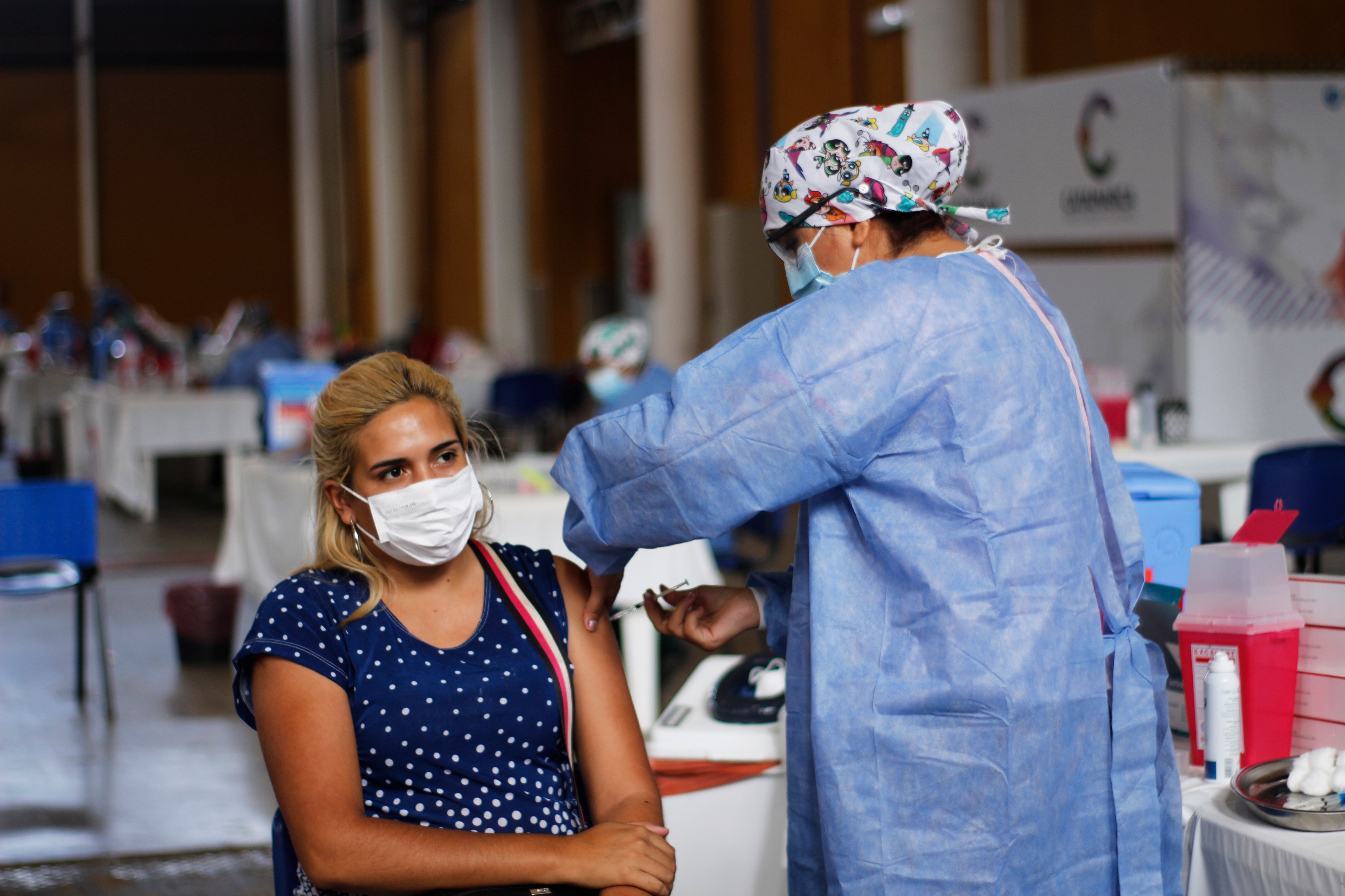 diferencia-entre-dosis-adicional-y-dosis-de-refuerzo