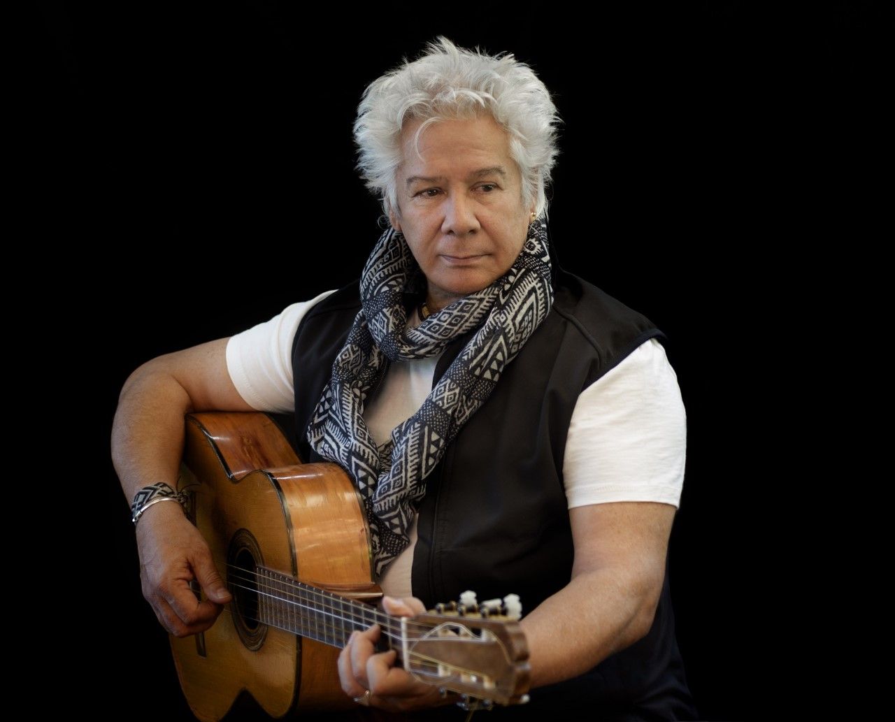 victor-heredia-presenta-su-costado-literario-en-la-feria-provincial-del-libro