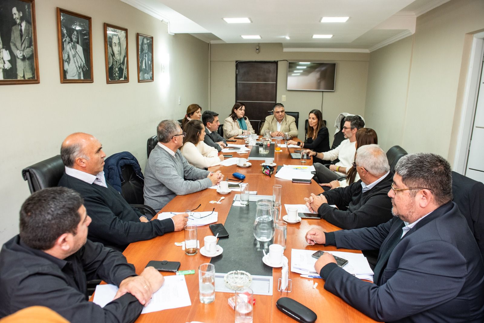 la-comision-de-presupuesto-del-senado-recibio-a-la-ministra-nazareno-y-al-ministro-avila