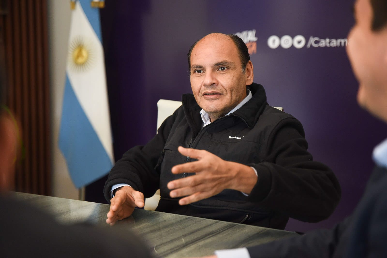 gustavo-saadi-anuncio-aumentos-y-un-bono-de-30000-para-becados-y-contratados