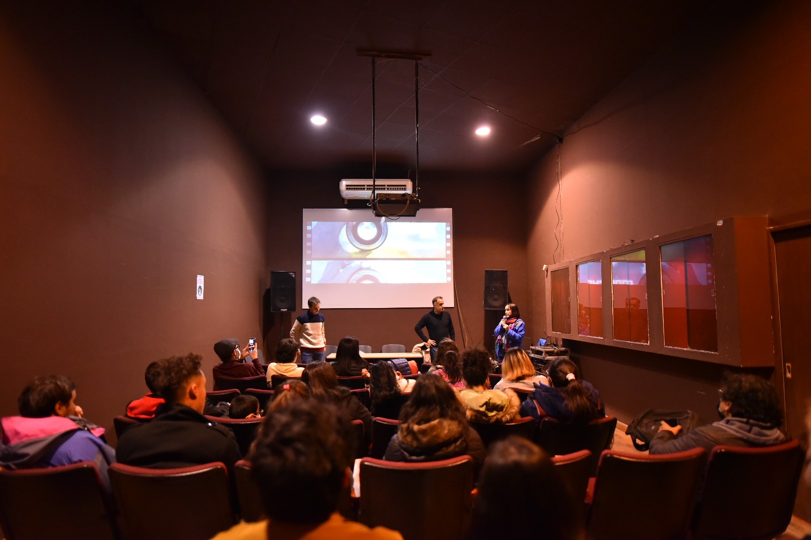 poncho-audiovisual-2023-con-proyecciones-para-grandes-y-chicos