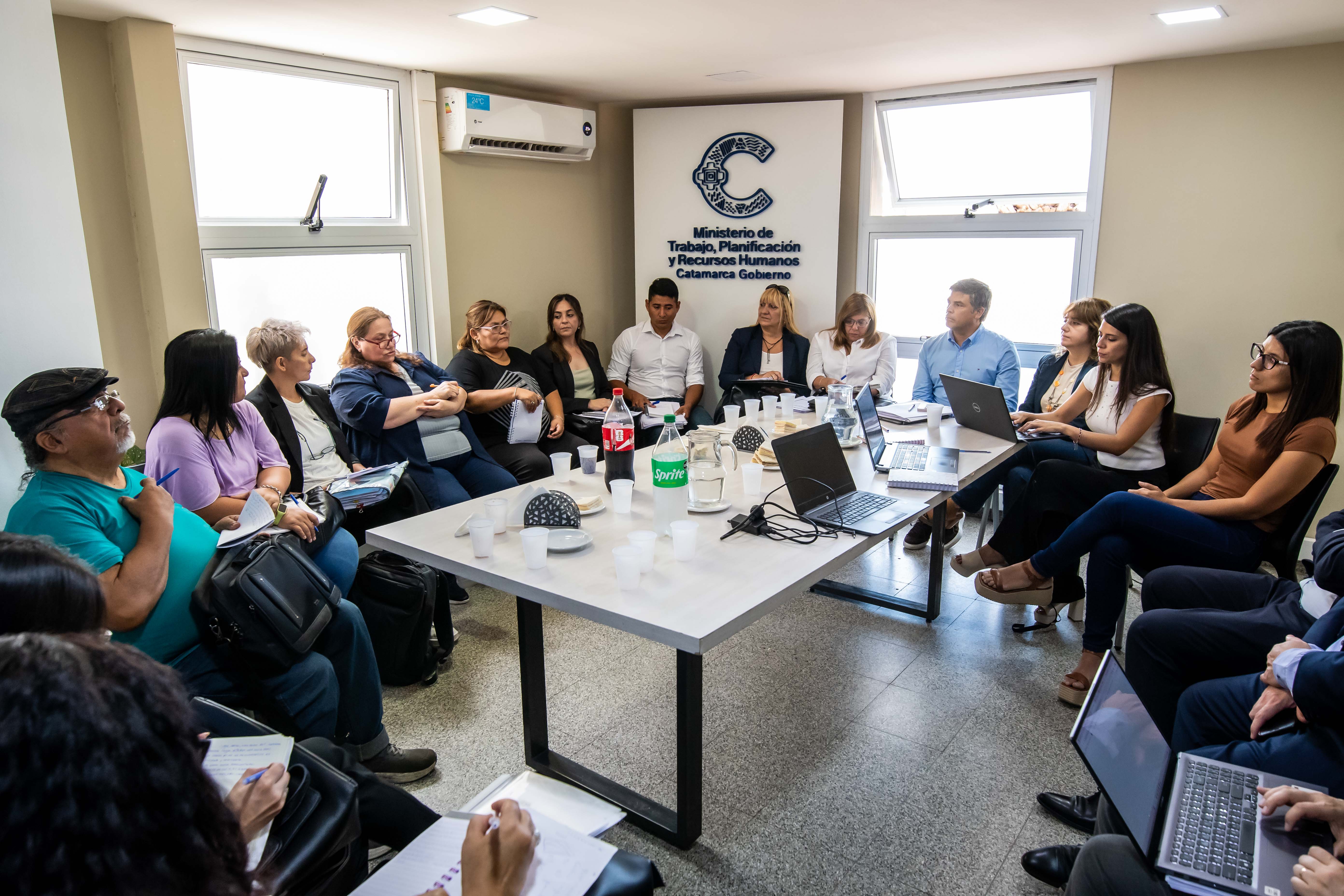 paritaria-docente-la-provincia-ofrecio-actualizar-salarios-por-inflacion-y-fijar-un-piso-de-850000