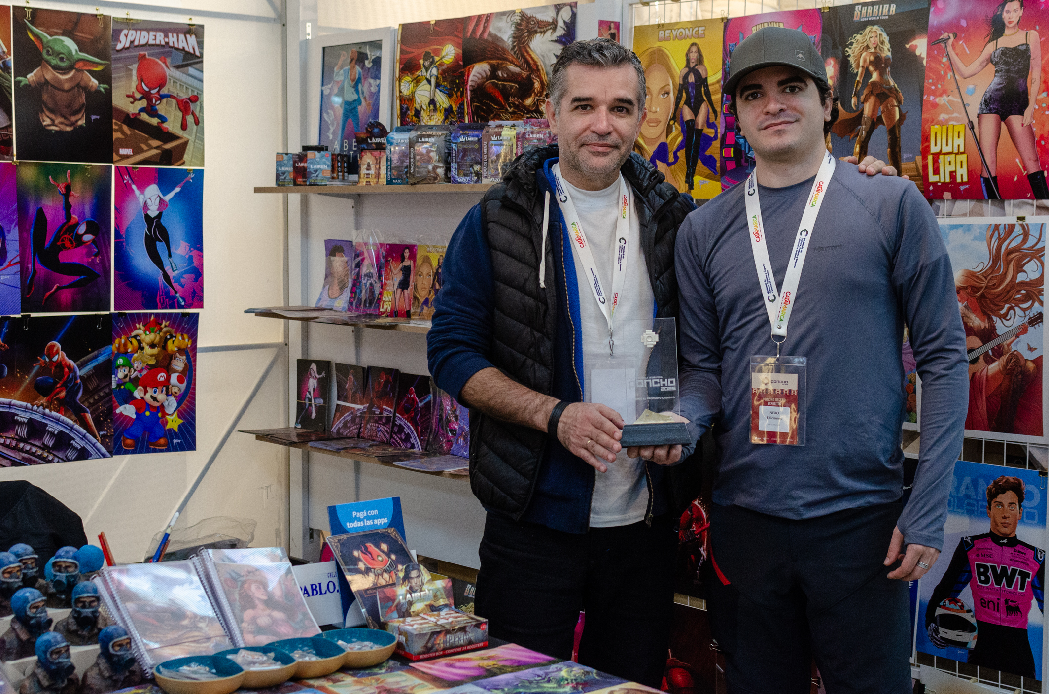 los-ganadores-del-poncho-diseno-2025