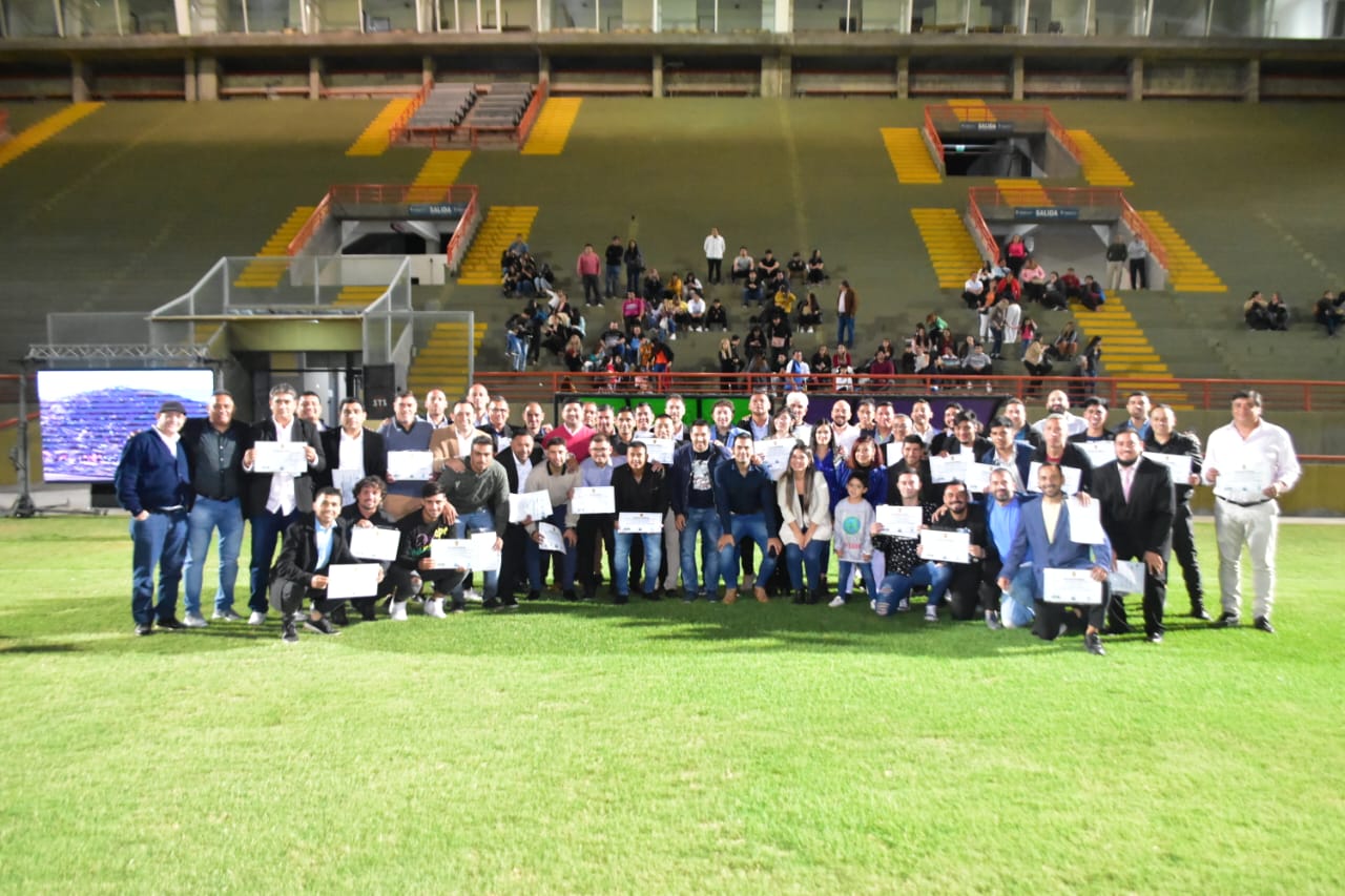 los-dt-nacional-de-futbol-recibieron-su-titulo