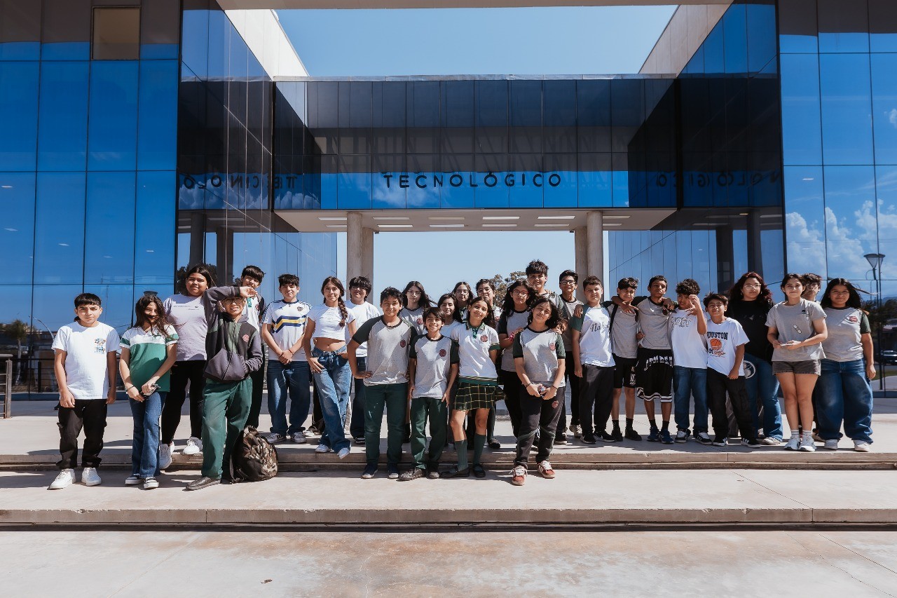 mas-de-80-estudiantes-de-escuelas-secundarias-municipales-rindieron-el-examen-cambridge-digital