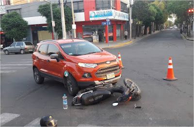 camioneta-impacto-contra-una-motociclista