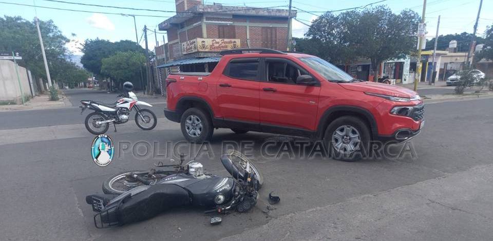 motociclista-termino-en-el-hospital-tras-ser-chocada-por-una-camioneta