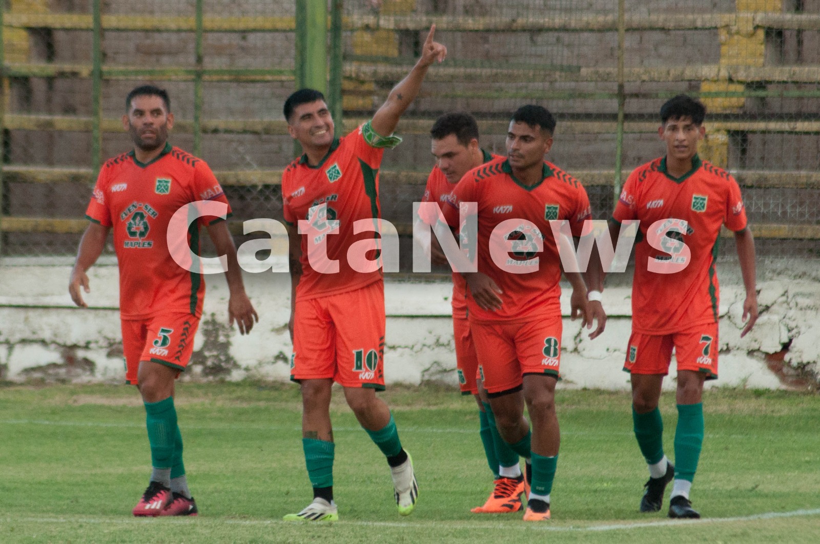 ferro-le-gano-a-defensores-del-norte-y-es-el-unico-puntero