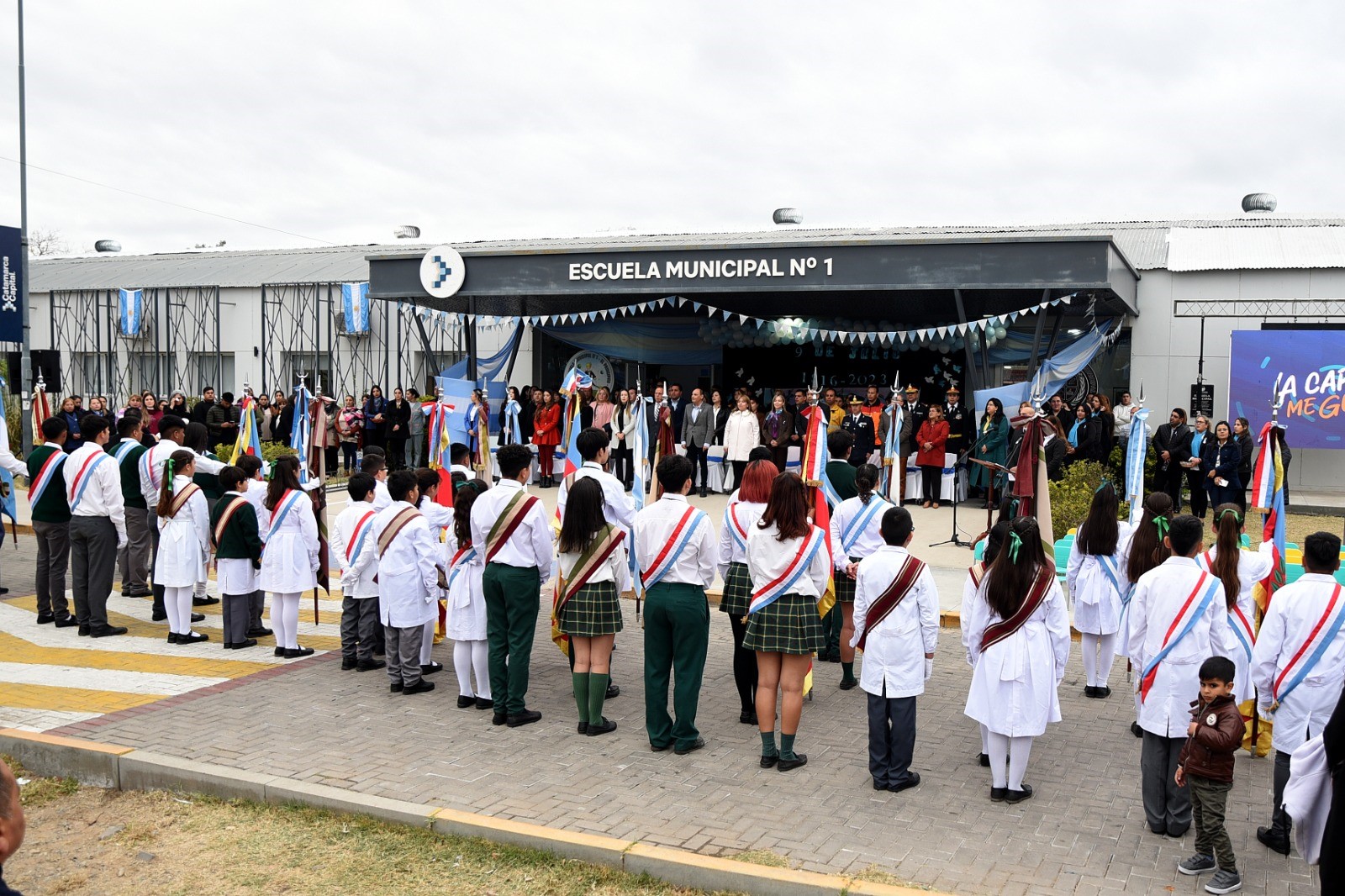 la-comunidad-educativa-municipal-conmemoro-el-9-de-julio-con-un-gran-desfile-patrio