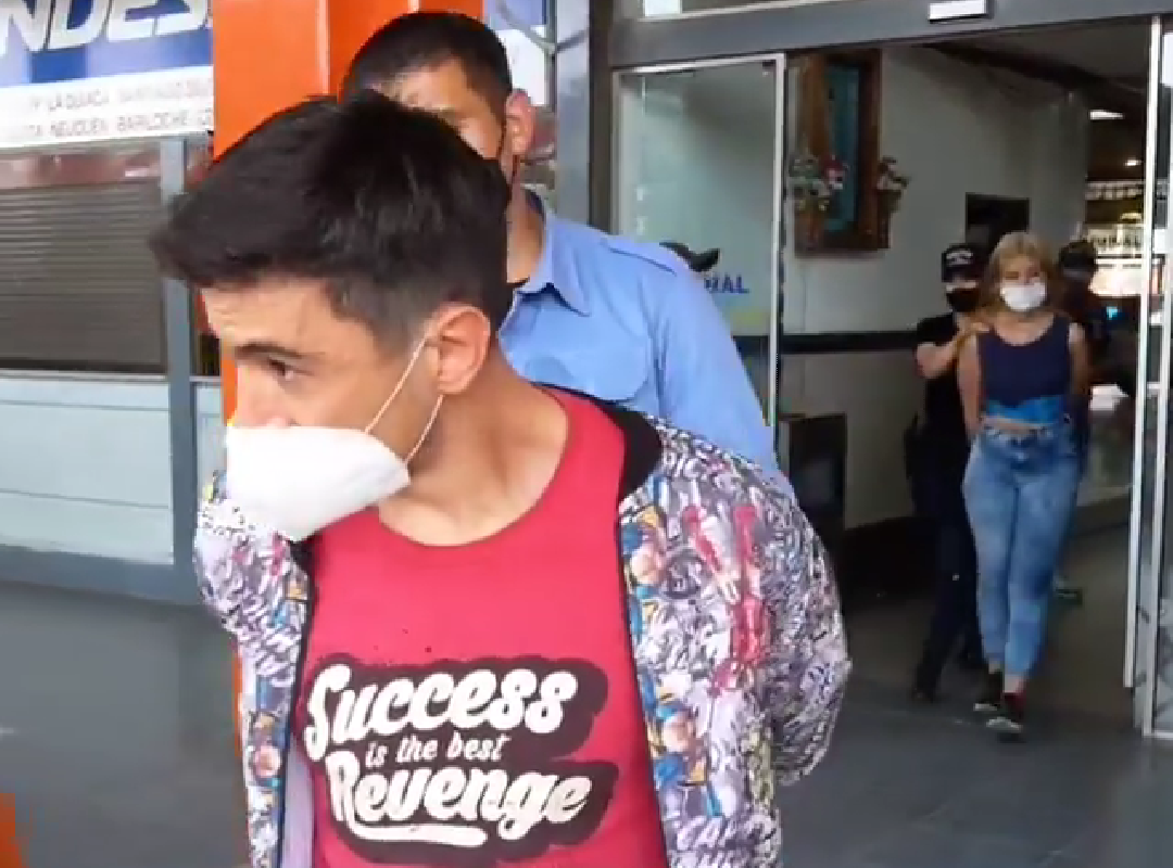 jovenes-detenidos-en-la-terminal-con-3-kilos-de-cocaina-y-mas-de-600-mil-pesos