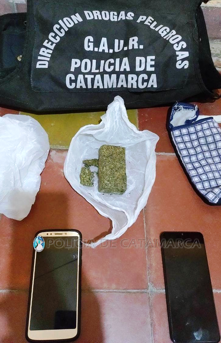 una-pareja-intento-escapar-en-un-remis-tras-ser-descubiertos-llevando-droga