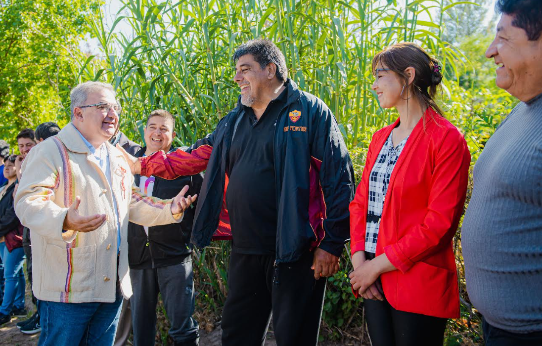 el-gobernador-visito-a-productores-de-mutquin-y-sijan