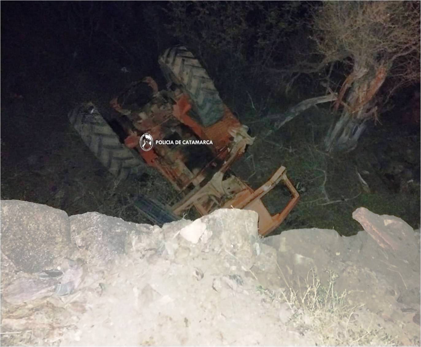 perdio-la-vida-al-caer-con-el-tractor-a-un-barranco-de-cuatro-metros