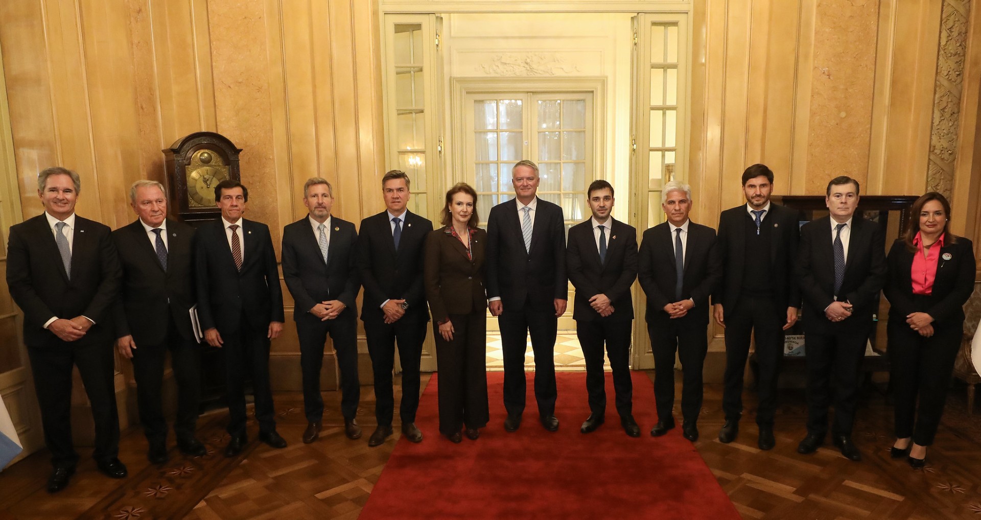 el-vicegobernador-dusso-presente-junto-a-gobernadores-en-el-encuentro-organizado-por-cancilleria