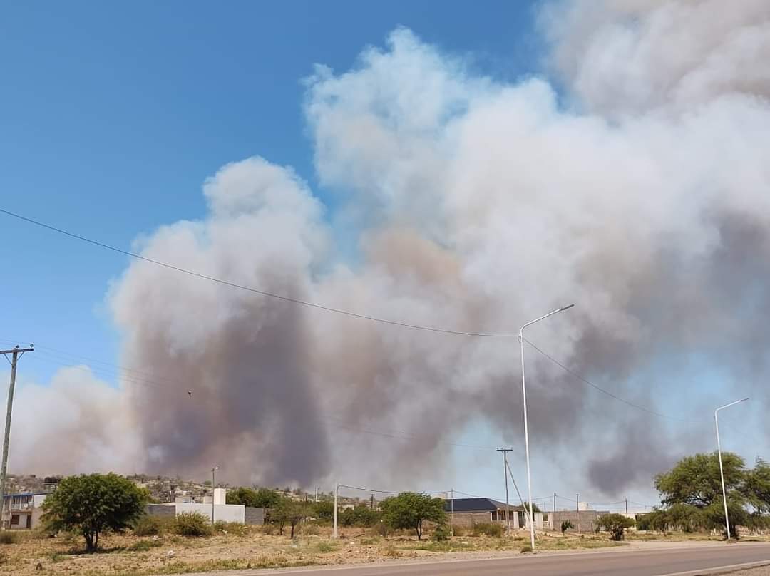 arribo-a-la-provincia-un-avion-hidrante-para-combatir-los-incendios-forestales
