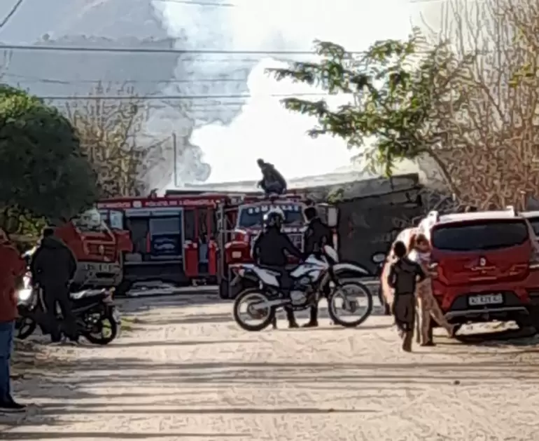 lograron-controlar-el-incendio-en-el-lubricentro