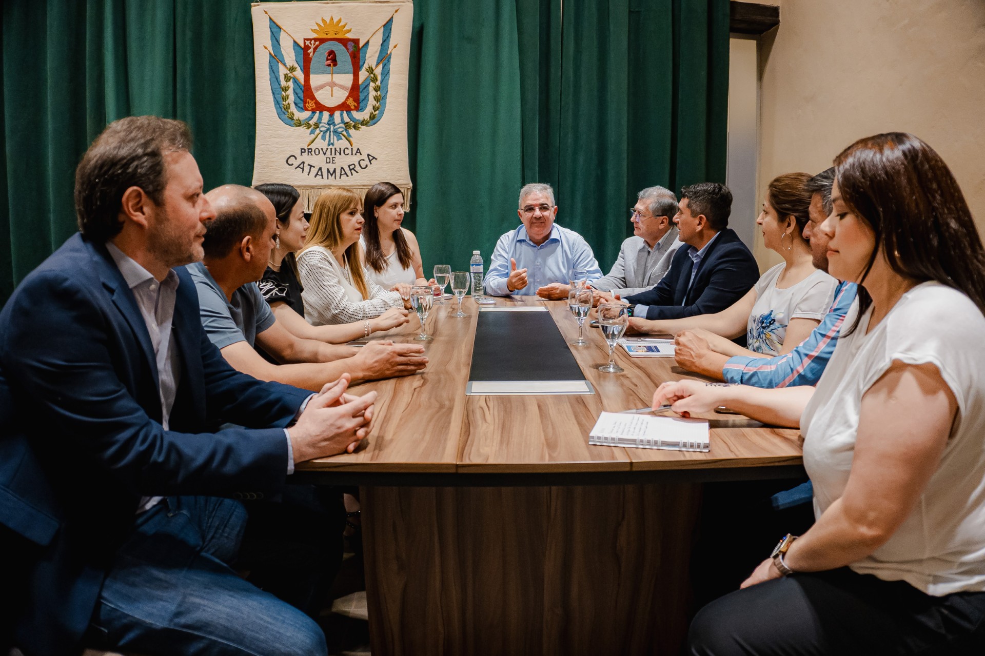 el-gobernador-convoco-a-legisladores-para-analizar-la-posible-convocatoria-a-sesiones-extraordinarias