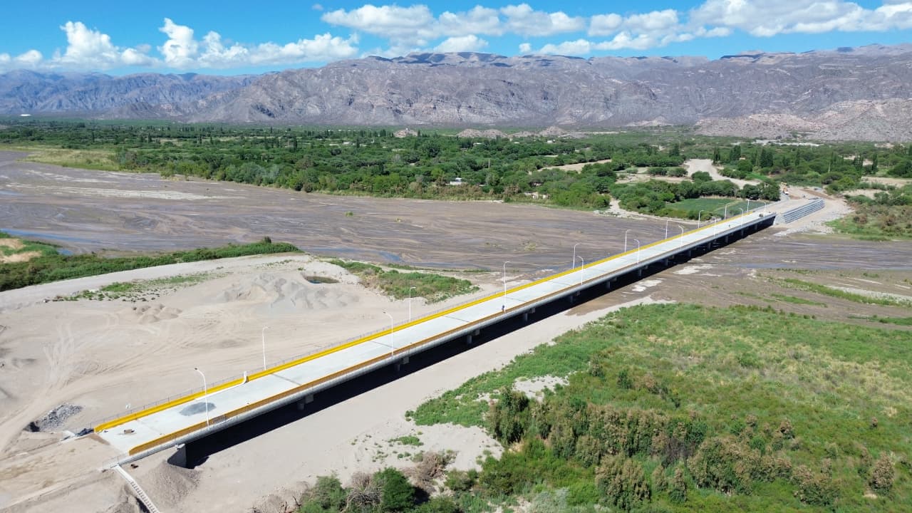 ultiman-detalles-para-la-inauguracion-del-puente-de-santa-maria-el-mas-largo-del-noa