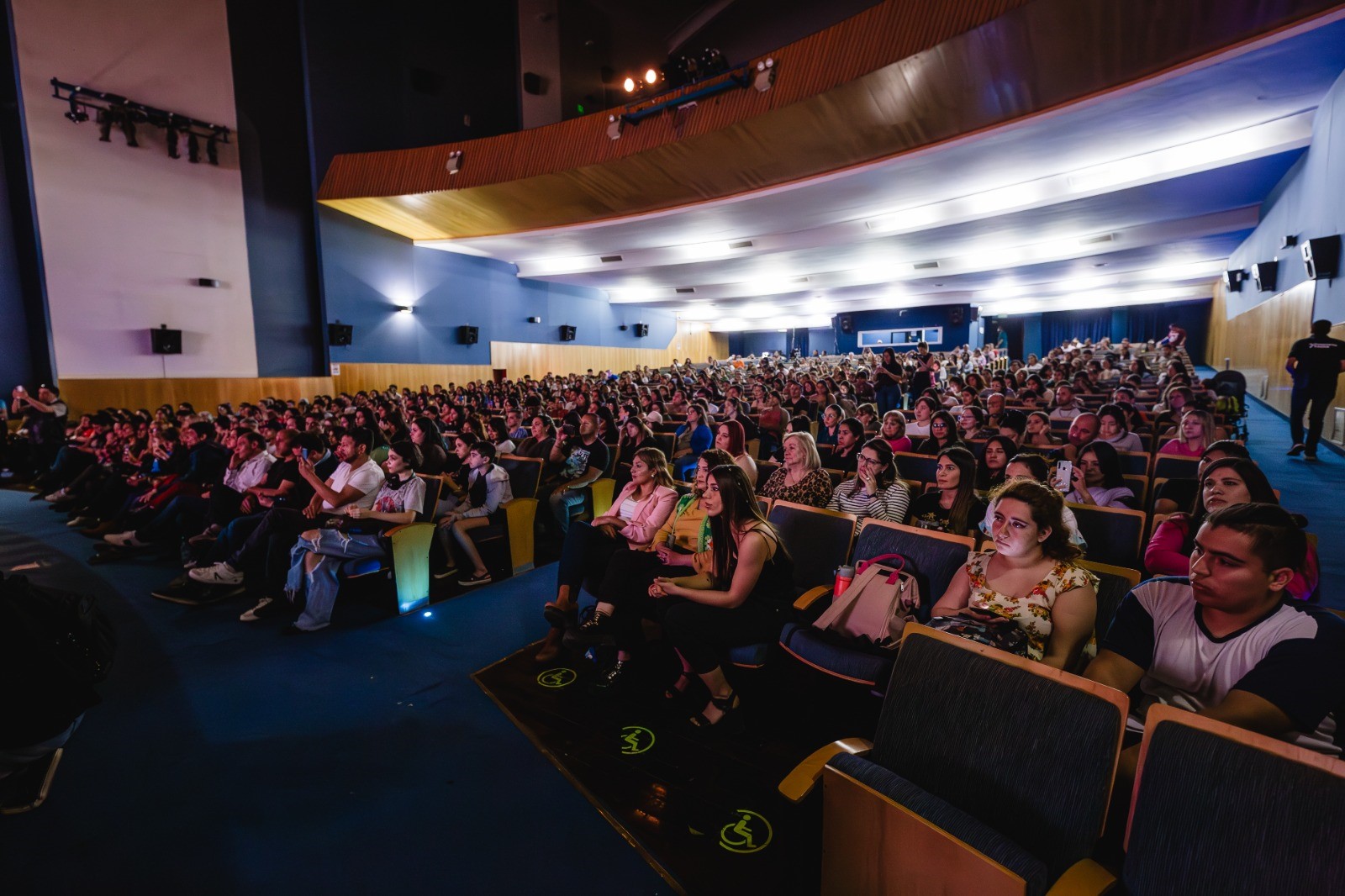 con-un-gran-exito-se-concreto-la-charla-abierta-hablemos-de-autismo