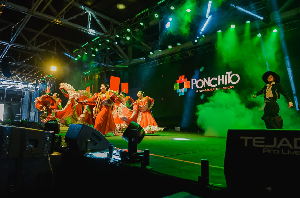 catamarca-se-viste-de-cultura-y-literatura-con-el-ponchito-y-la-feria-del-libro