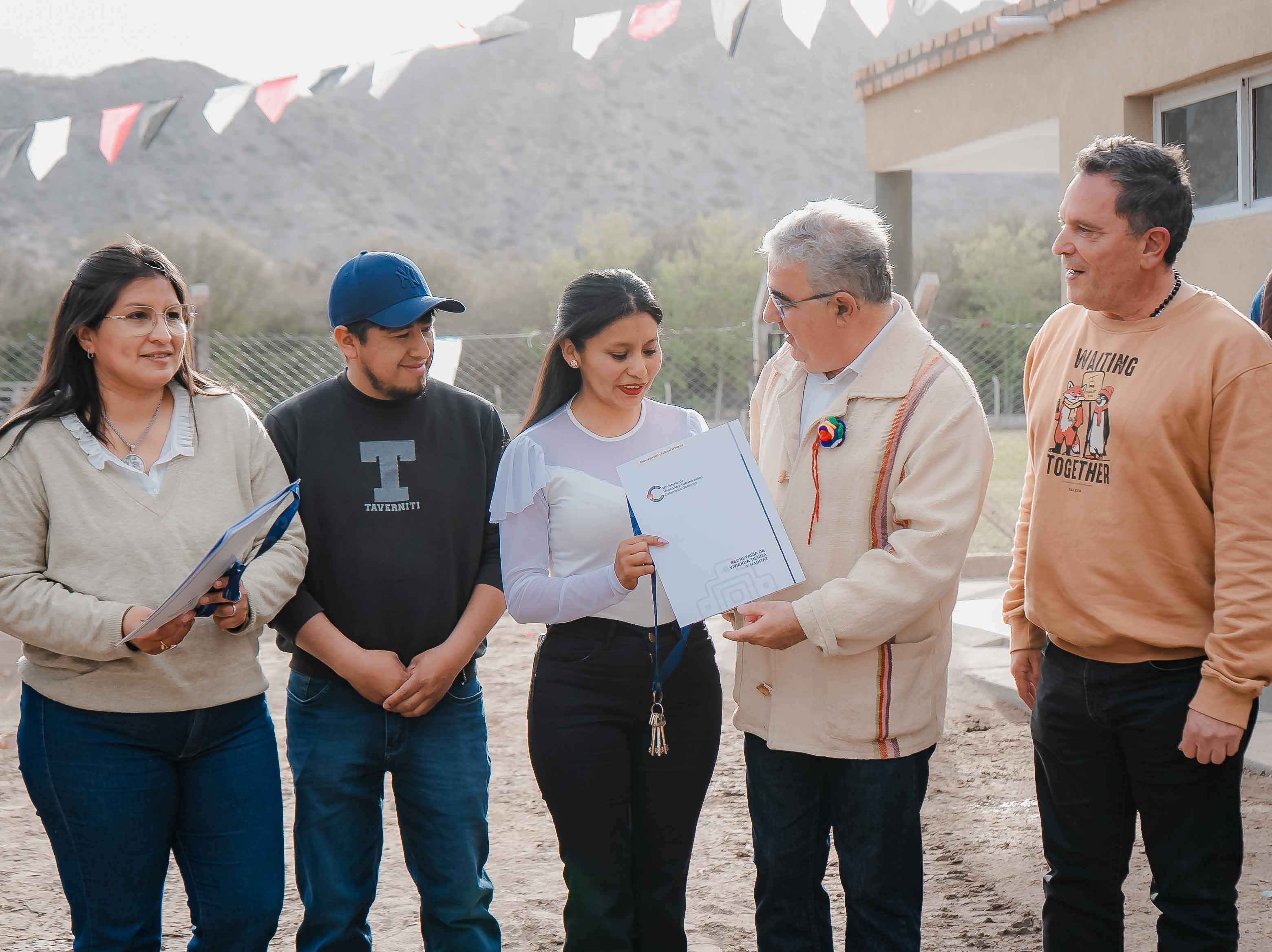 la-provincia-entrego-viviendas-sociales-e-inauguro-obras-en-clubes-de-santa-maria