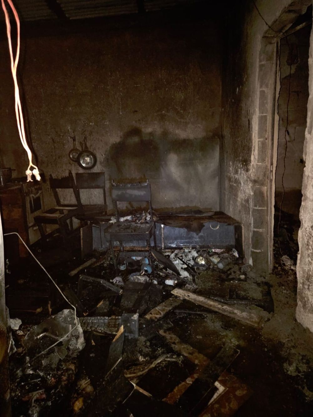 incendio-en-la-cruz-negra-un-hombre-termino-con-quemaduras-y-perdio-su-vivienda