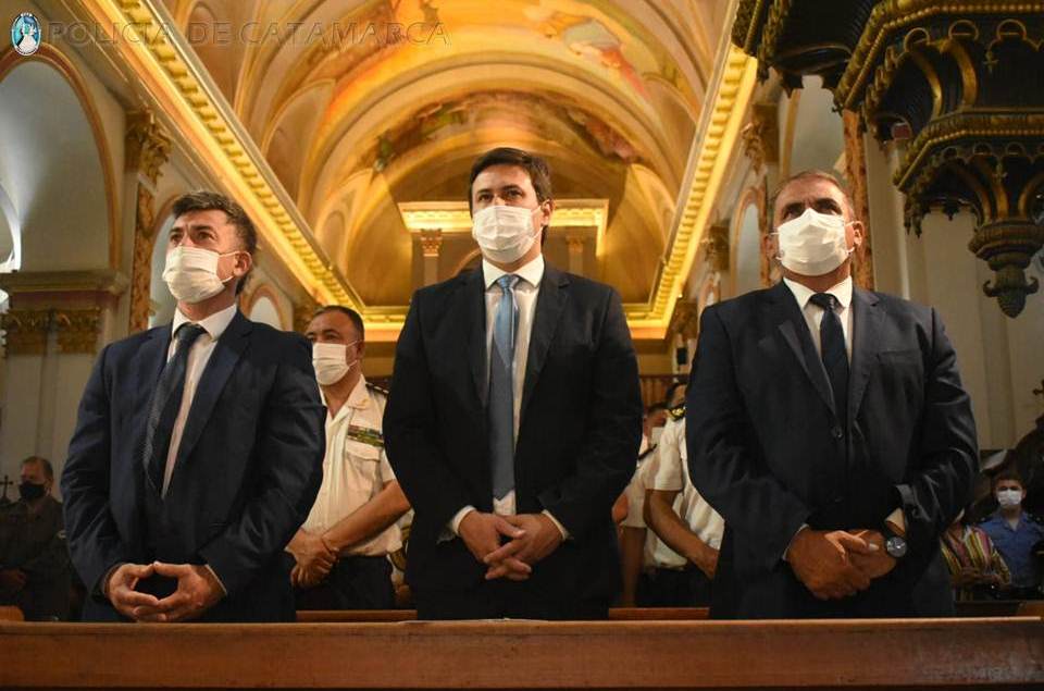 la-policia-de-la-provincia-rindio-homenaje-a-la-virgen-del-valle