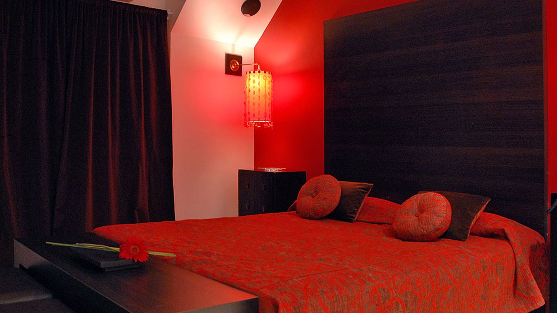 un-hombre-ingreso-a-un-motel-con-una-menor-de-edad
