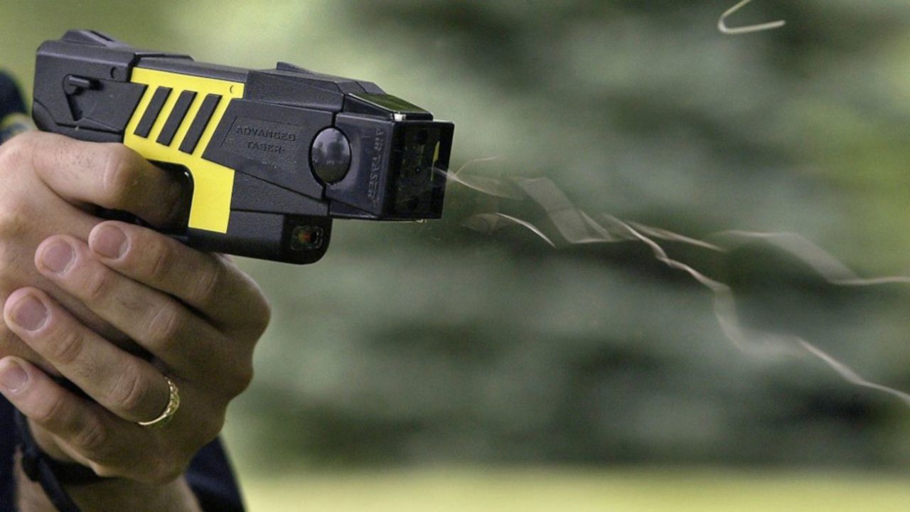 se-abrio-la-polemica-por-el-proyecto-que-busca-la-implementacion-de-pistolas-taser