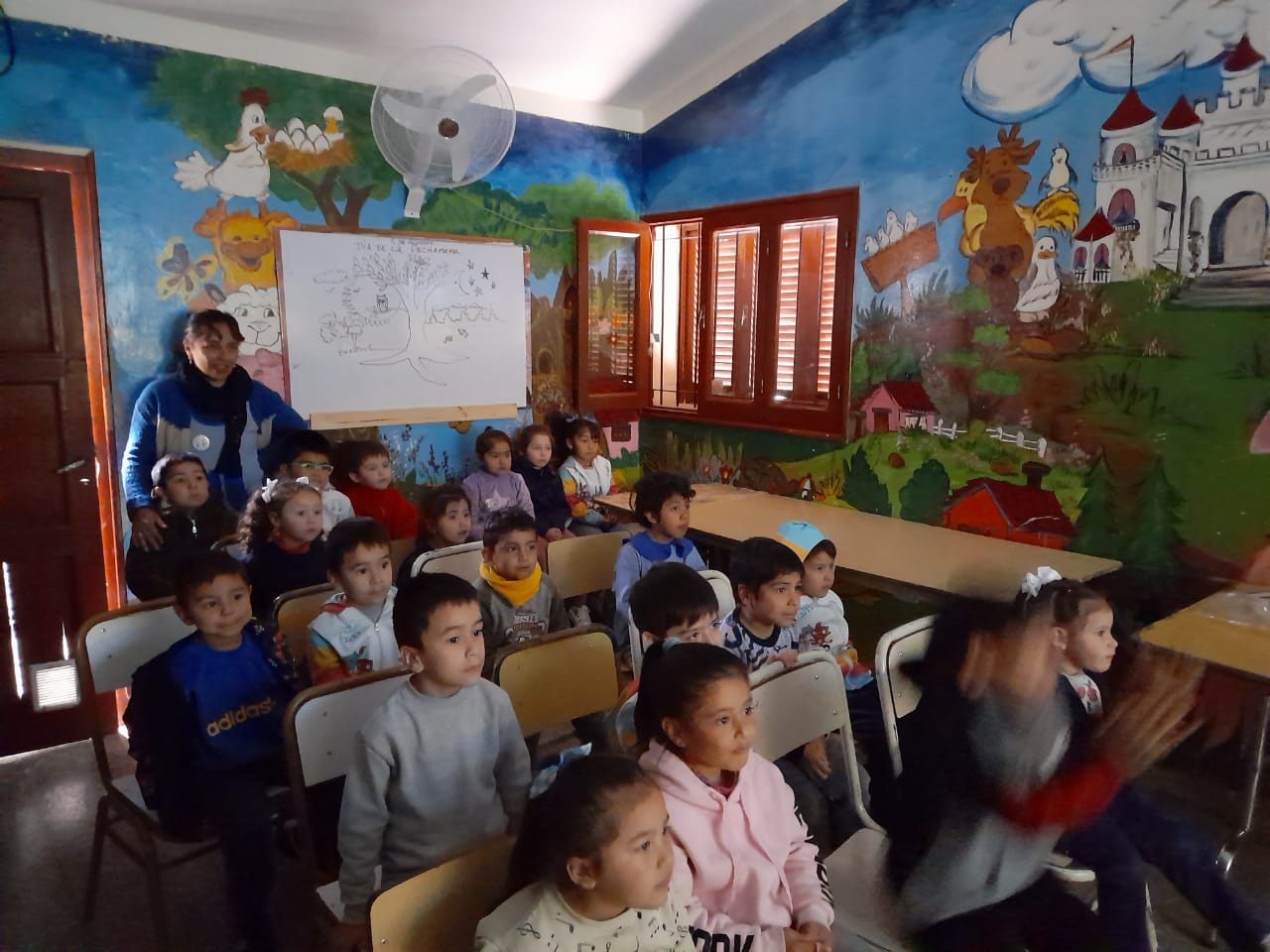 el-cine-movil-recorre-jardines-de-infantes-en-el-mes-de-las-infancias